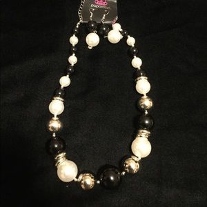 🆕  ❗️SALE❗️Black & Silver Pearl Bead Necklace Set